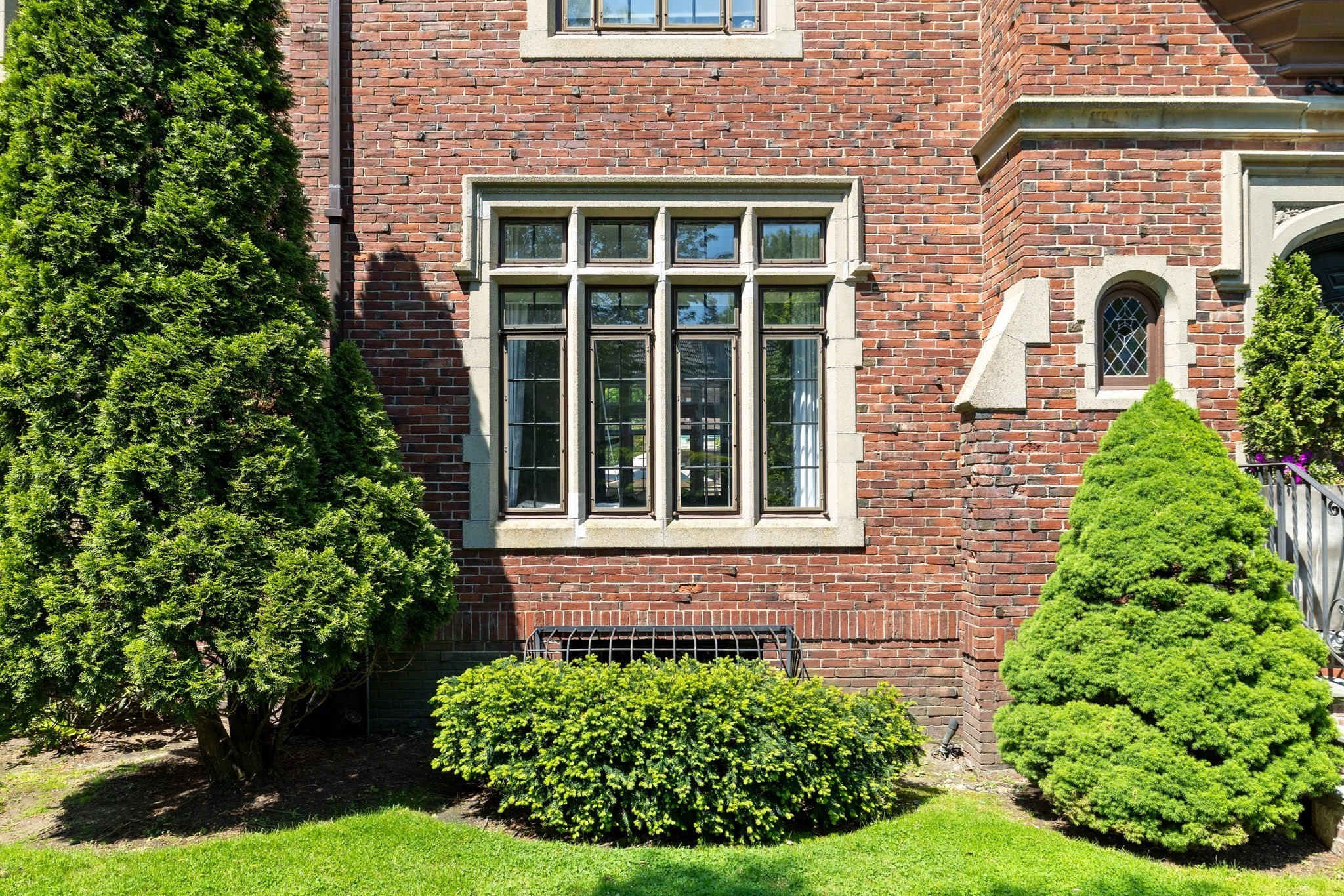 98 Carlton St, Brookline, MA 02446 - Image 39