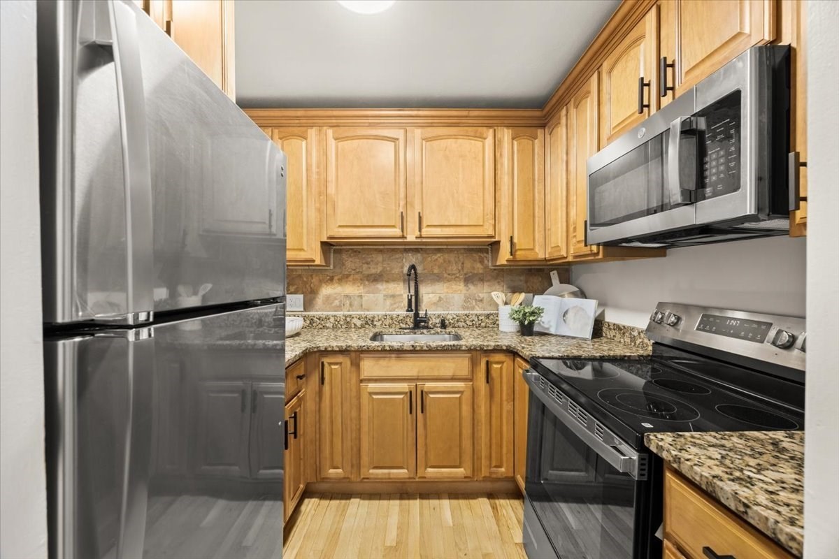 115 Grove St Unit 1, West Roxbury, Boston, MA 02132