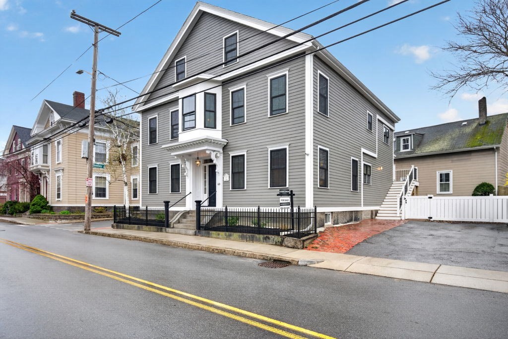 49 Essex St Unit 1R, Salem, MA 01970