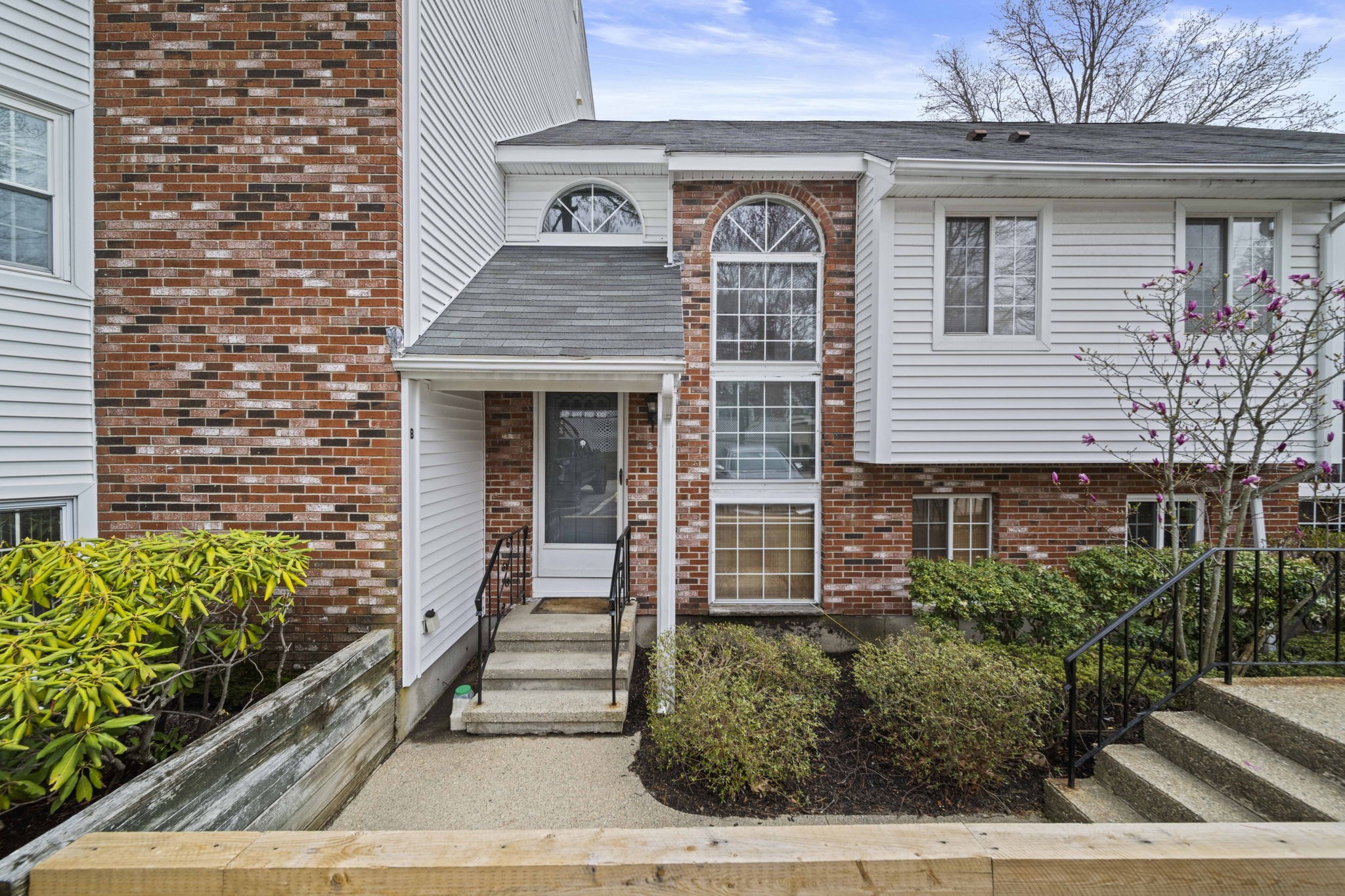 121 Tall Oaks Dr Unit B, Weymouth, MA 02190