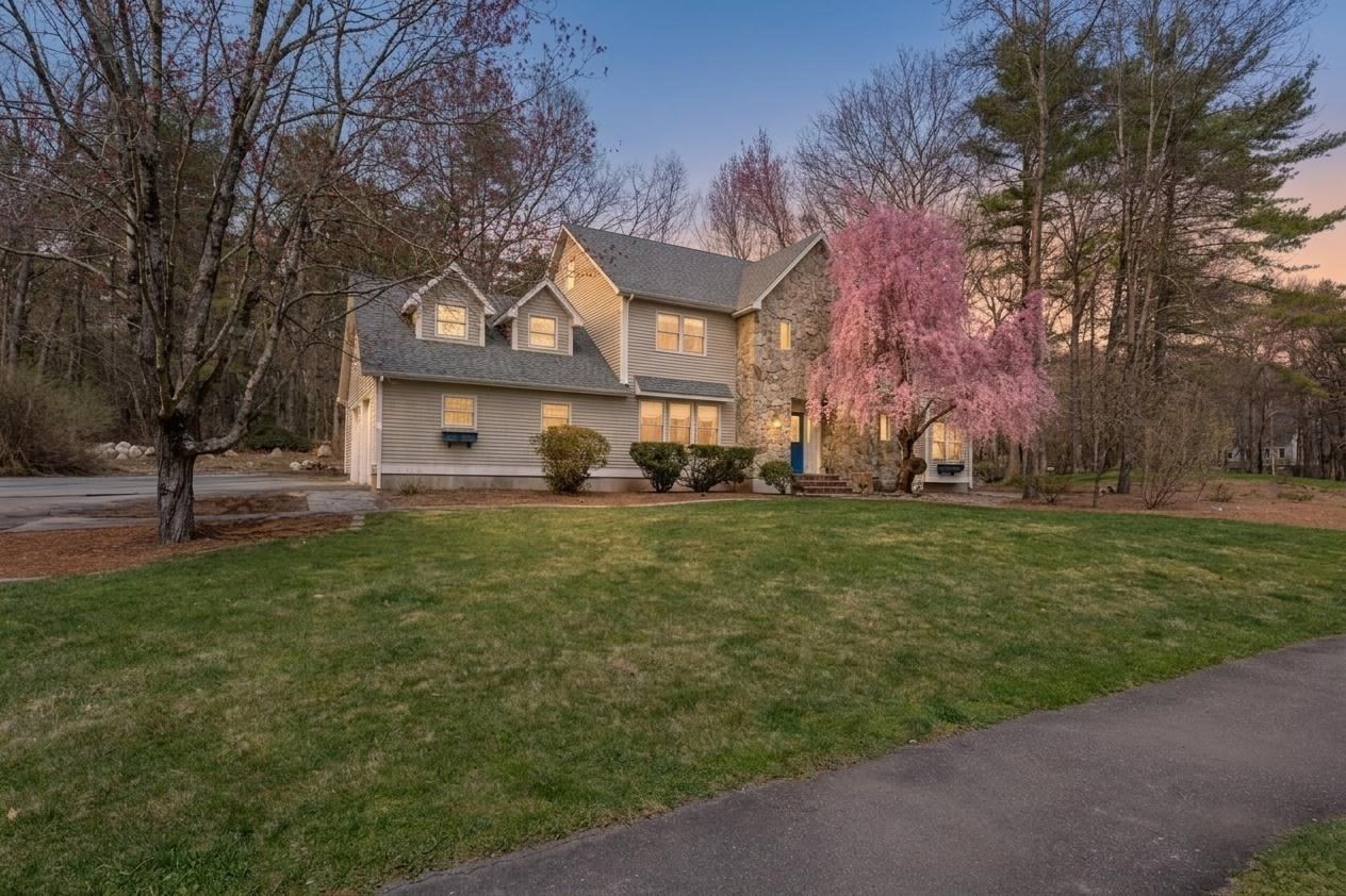 8 Windsor Drive, Foxboro, MA 02035