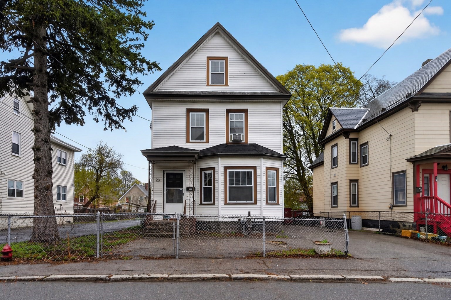23 Columbus Ave, Lowell, MA 01851