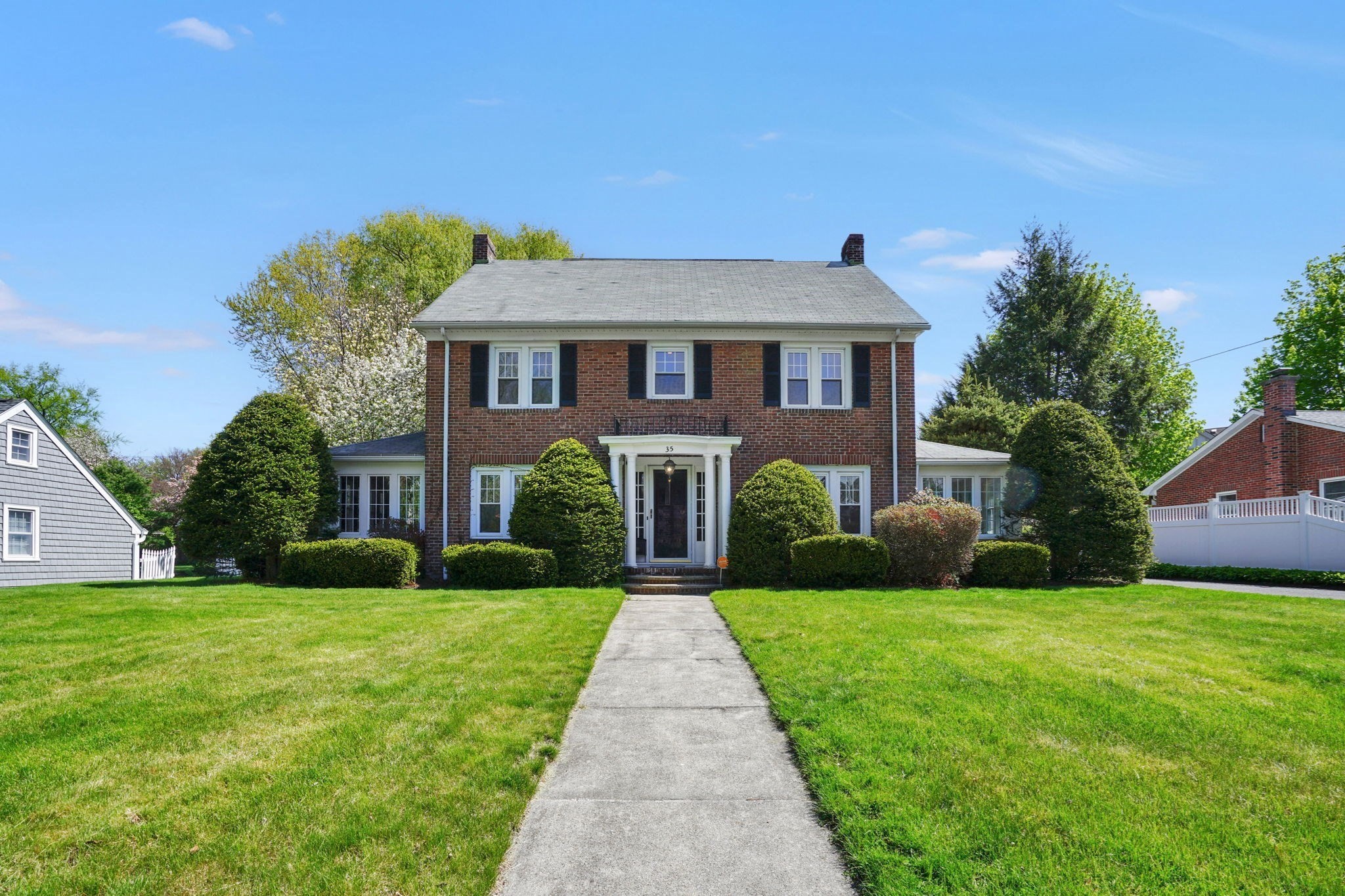 35 Shefford St, Springfield, MA 01107