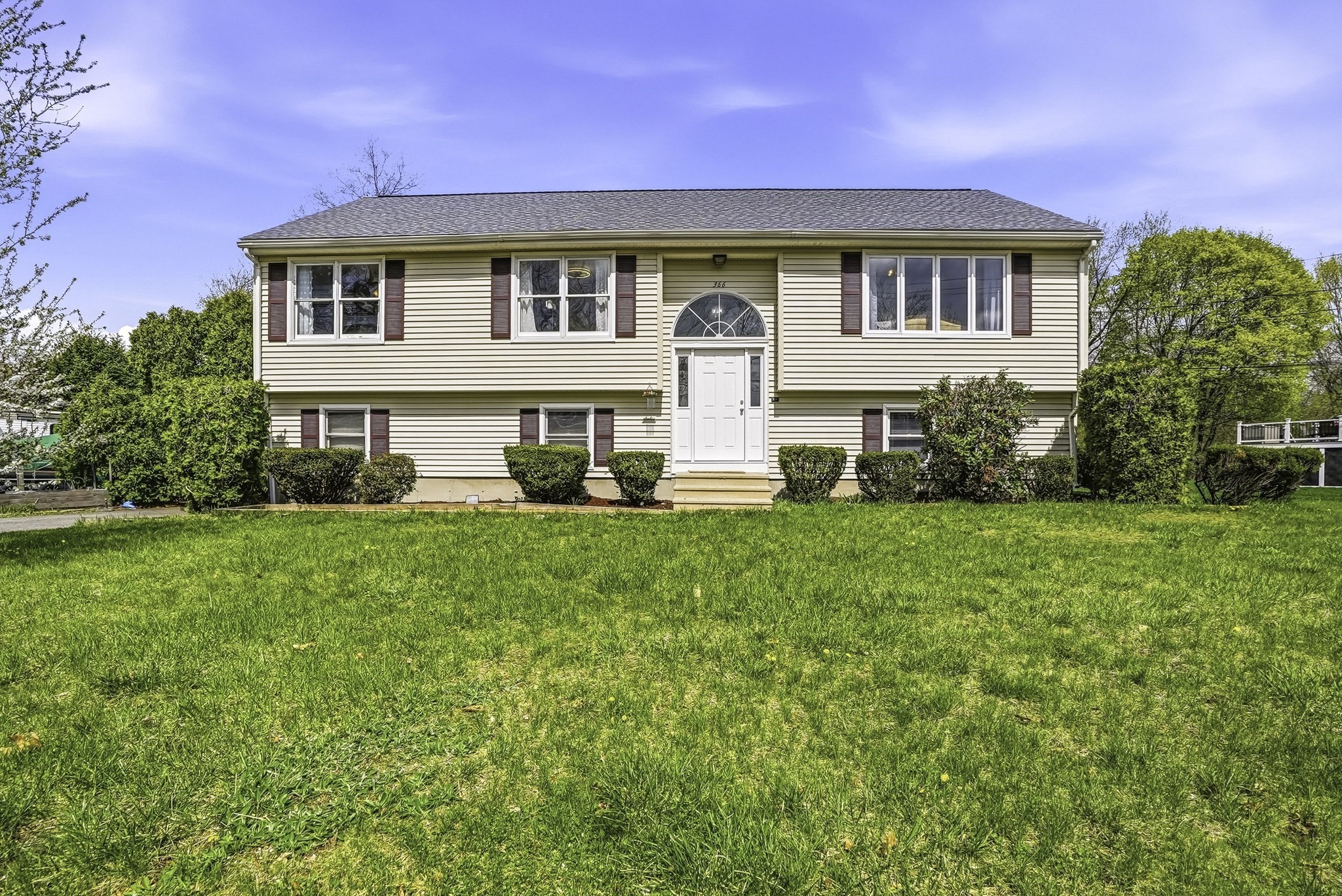 366 Oak St, Shrewsbury, MA 01545