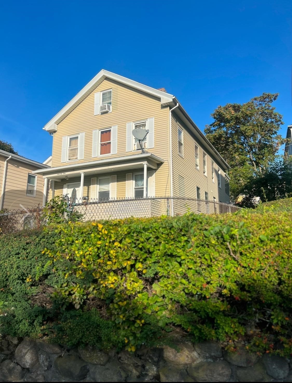 71 Fox St, Worcester, MA 01604