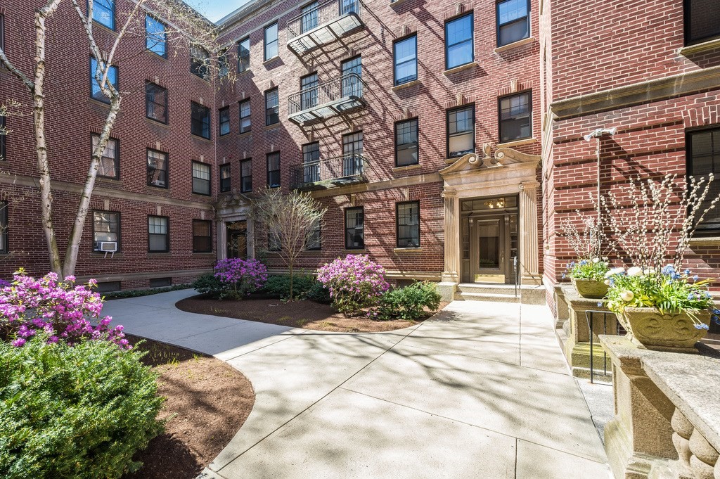 42 Linnaean Street Unit 14, Cambridge, MA 02138