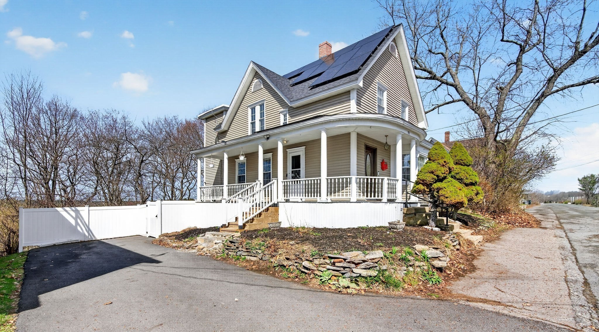 92 Ash St, Gardner, MA 01440