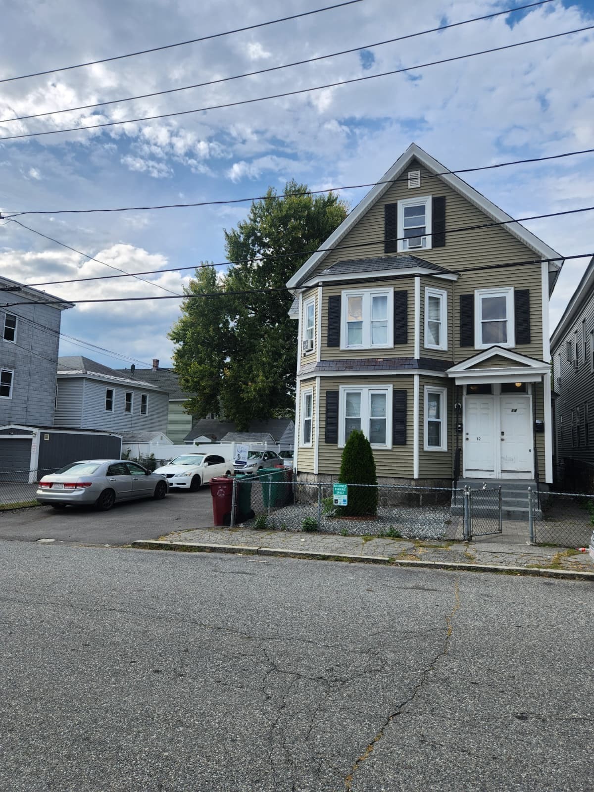 12 Fisher St, Lowell, MA 01850