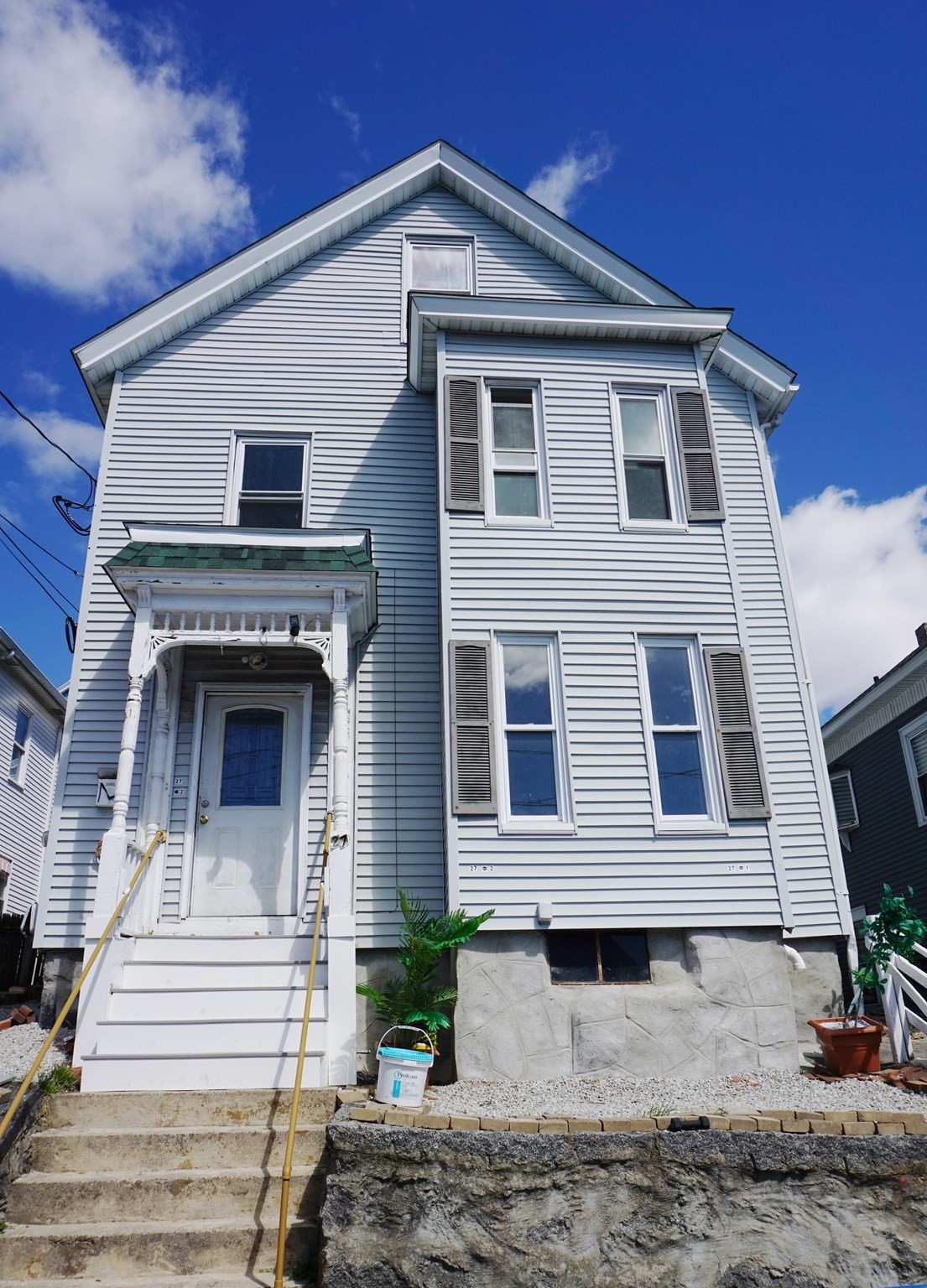 27 Shaw St, Lowell, MA 01851