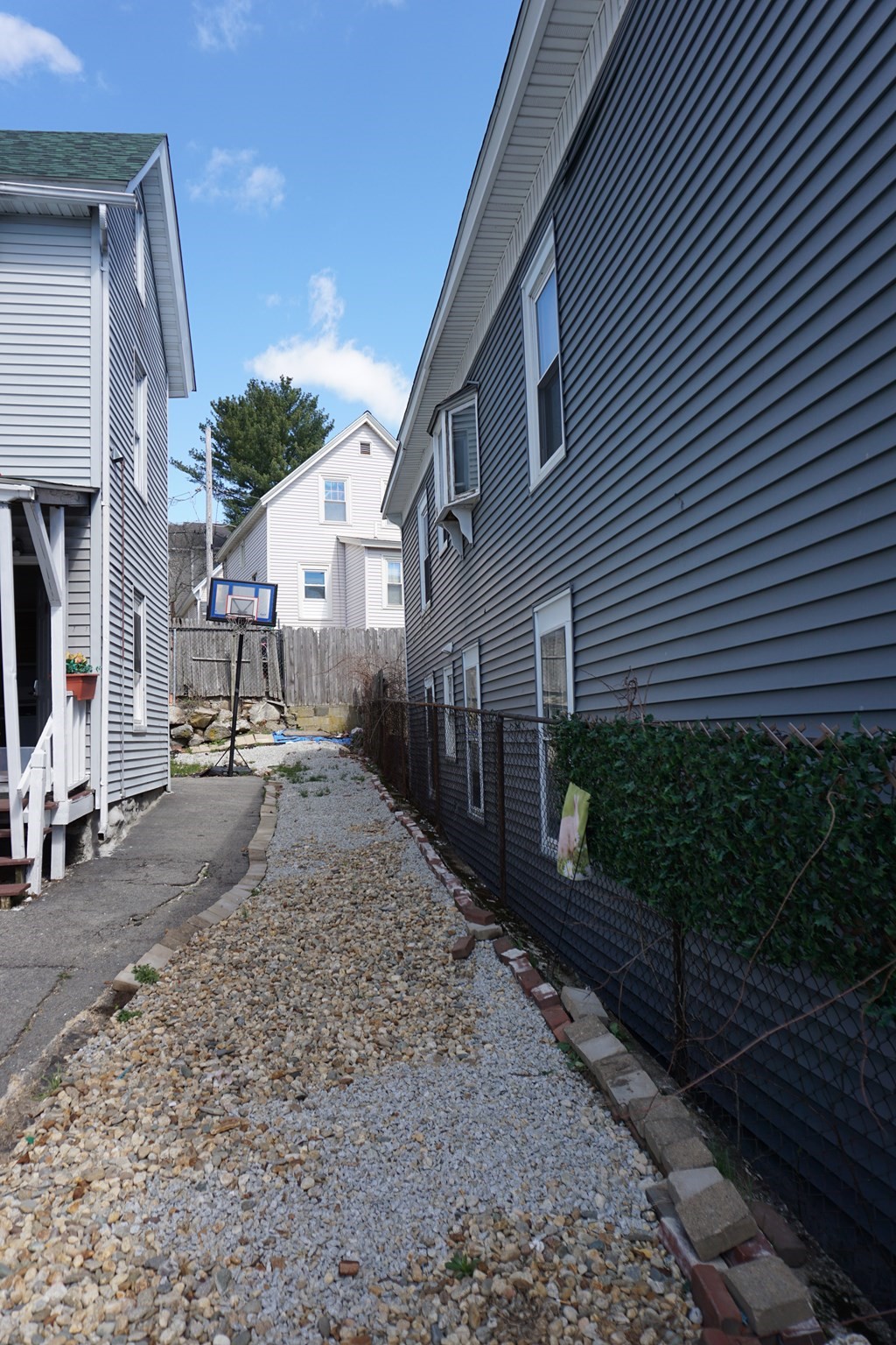 27 Shaw St, Lowell, MA 01851 - Image 2