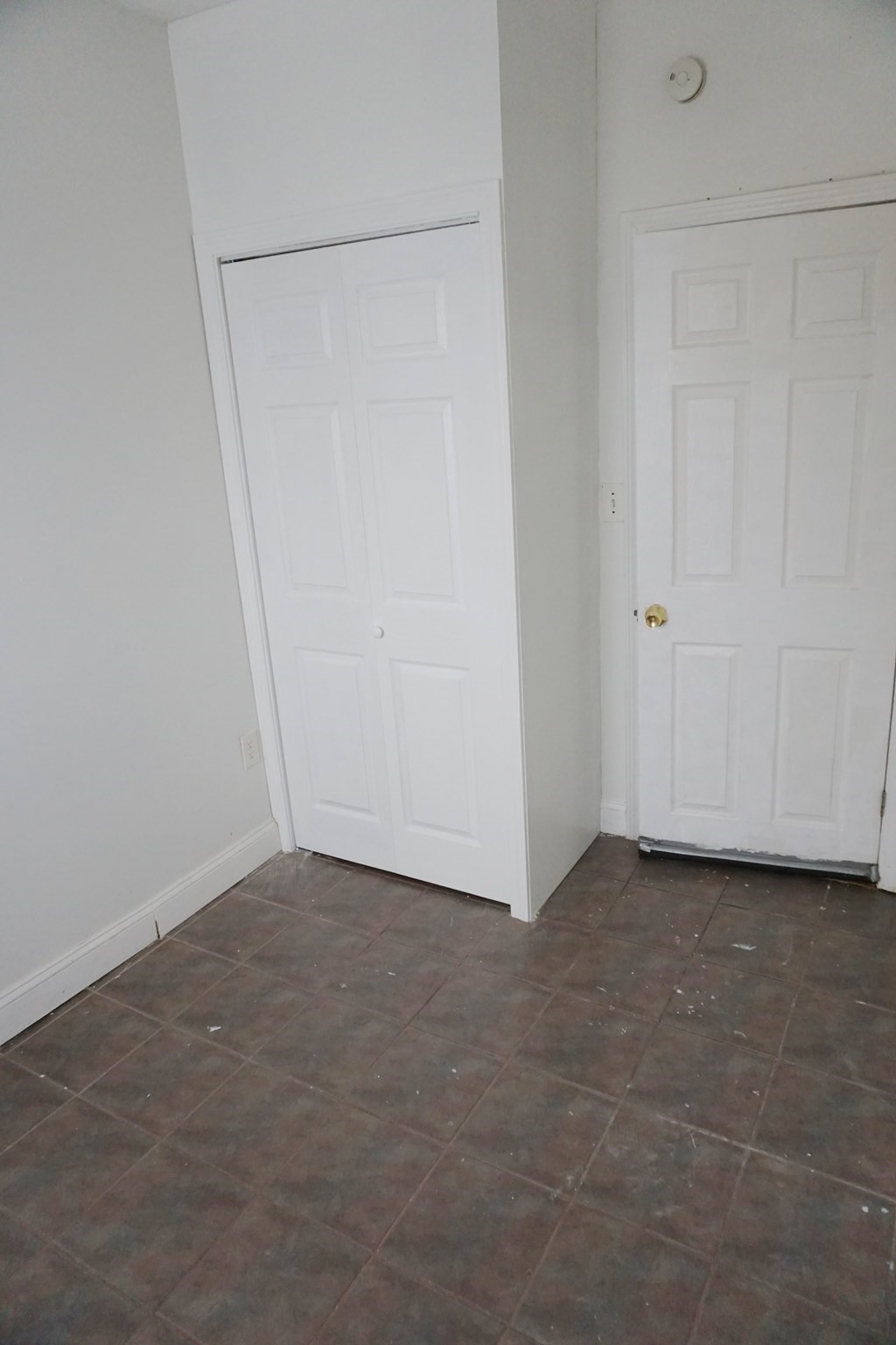 27 Shaw St, Lowell, MA 01851 - Image 17