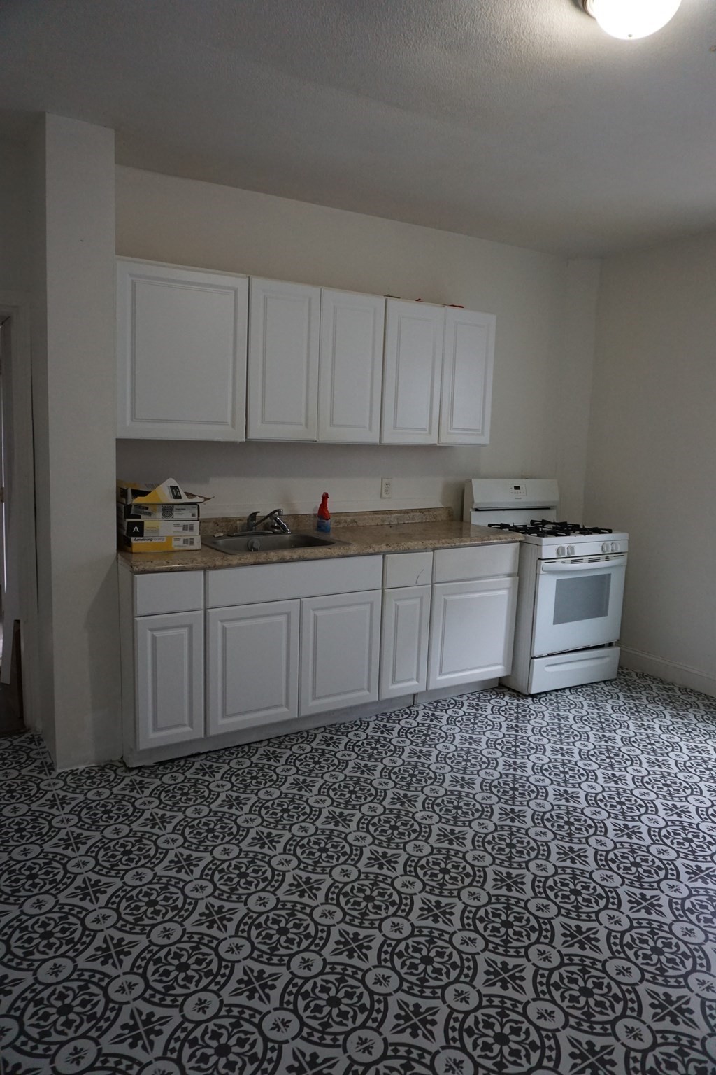 27 Shaw St, Lowell, MA 01851 - Image 4