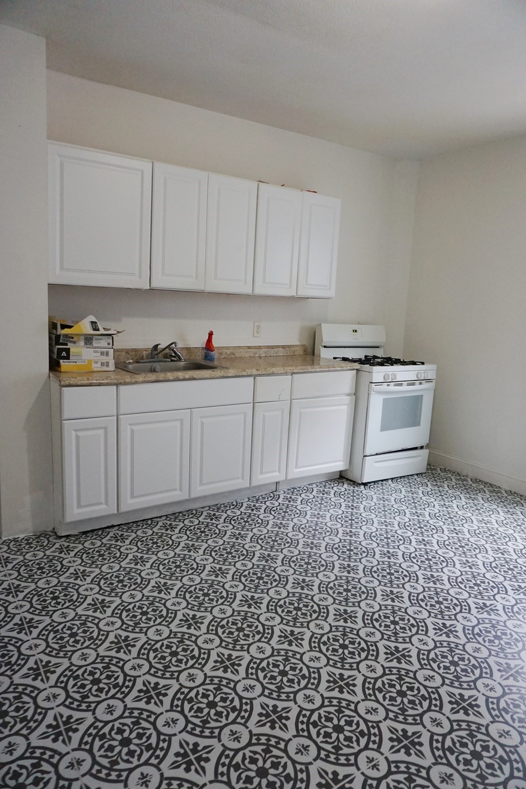 27 Shaw St, Lowell, MA 01851 - Image 6