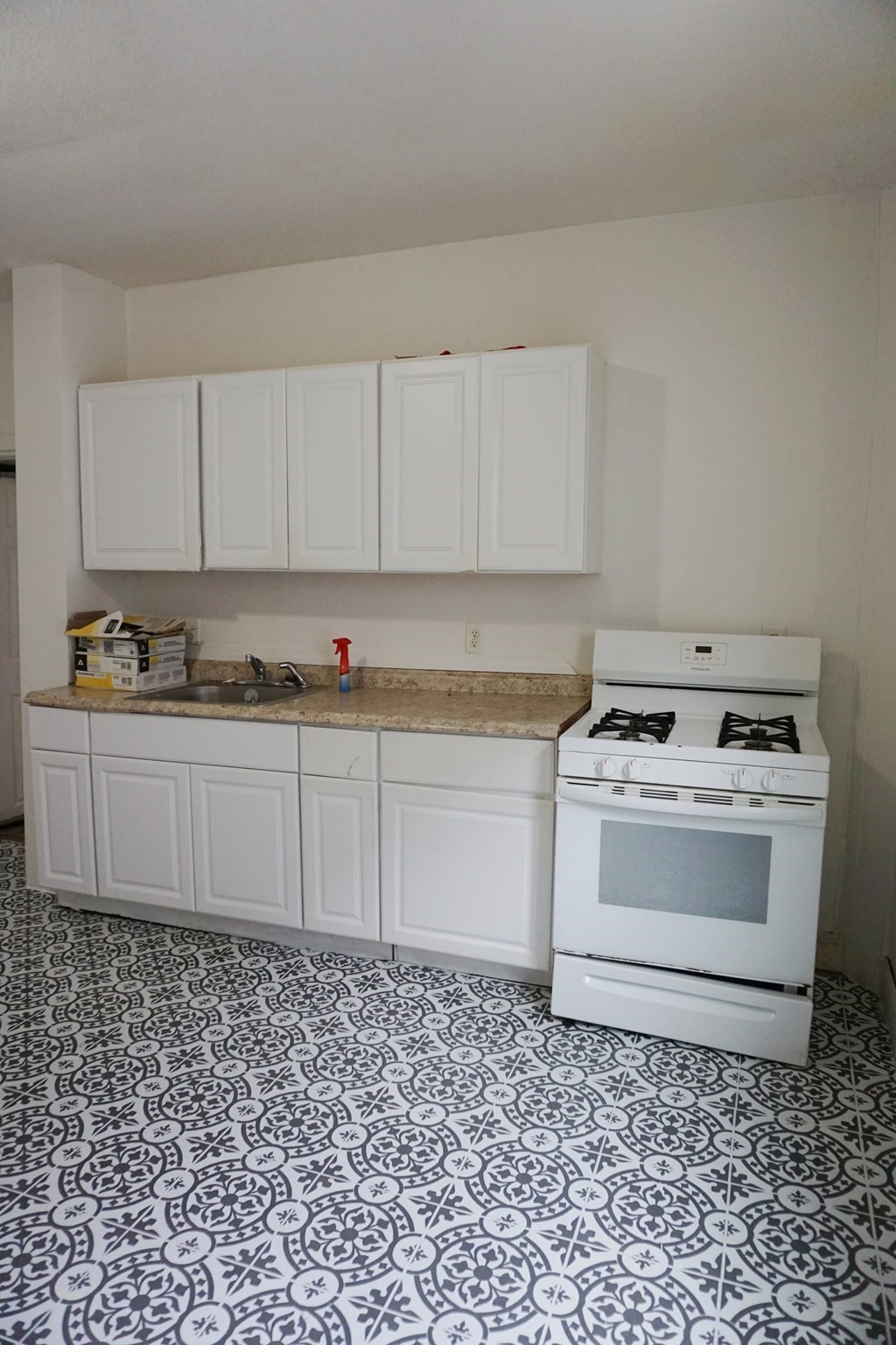 27 Shaw St, Lowell, MA 01851 - Image 7