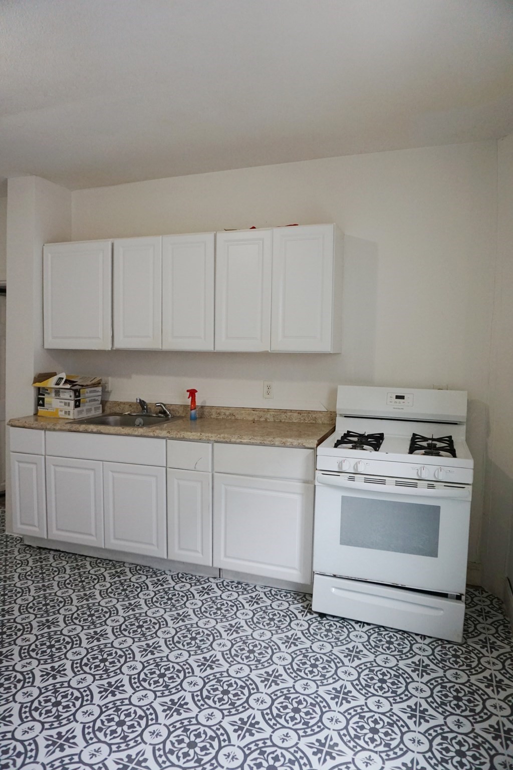 27 Shaw St, Lowell, MA 01851 - Image 8