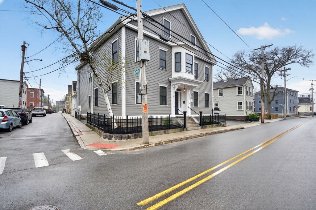 49 Essex St Unit 2R, Salem, MA 01970