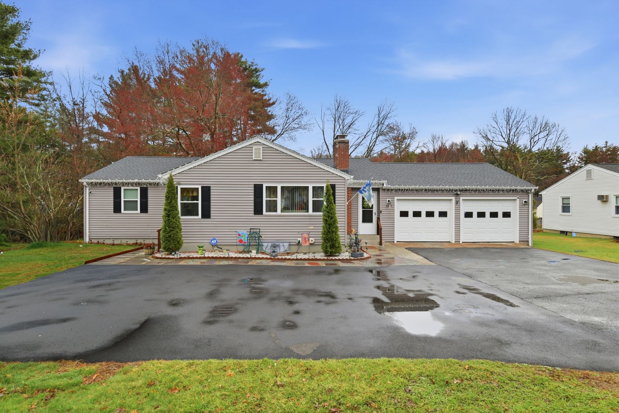 569 Cooley St, Springfield, MA 01128