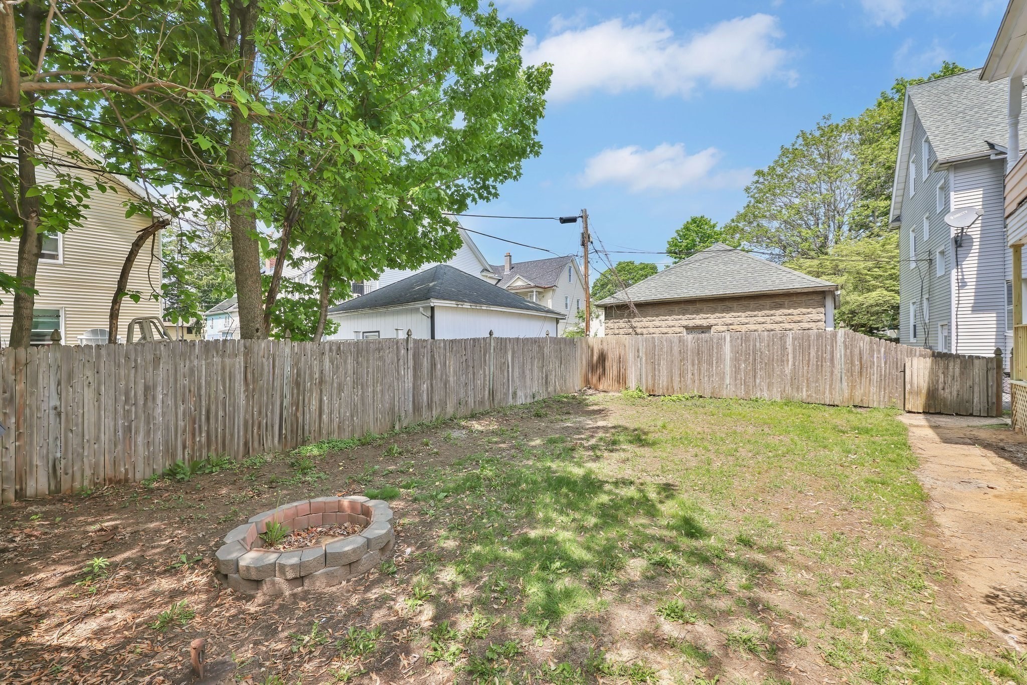 24 Hiawatha St, Springfield, MA 01108 - Image 37