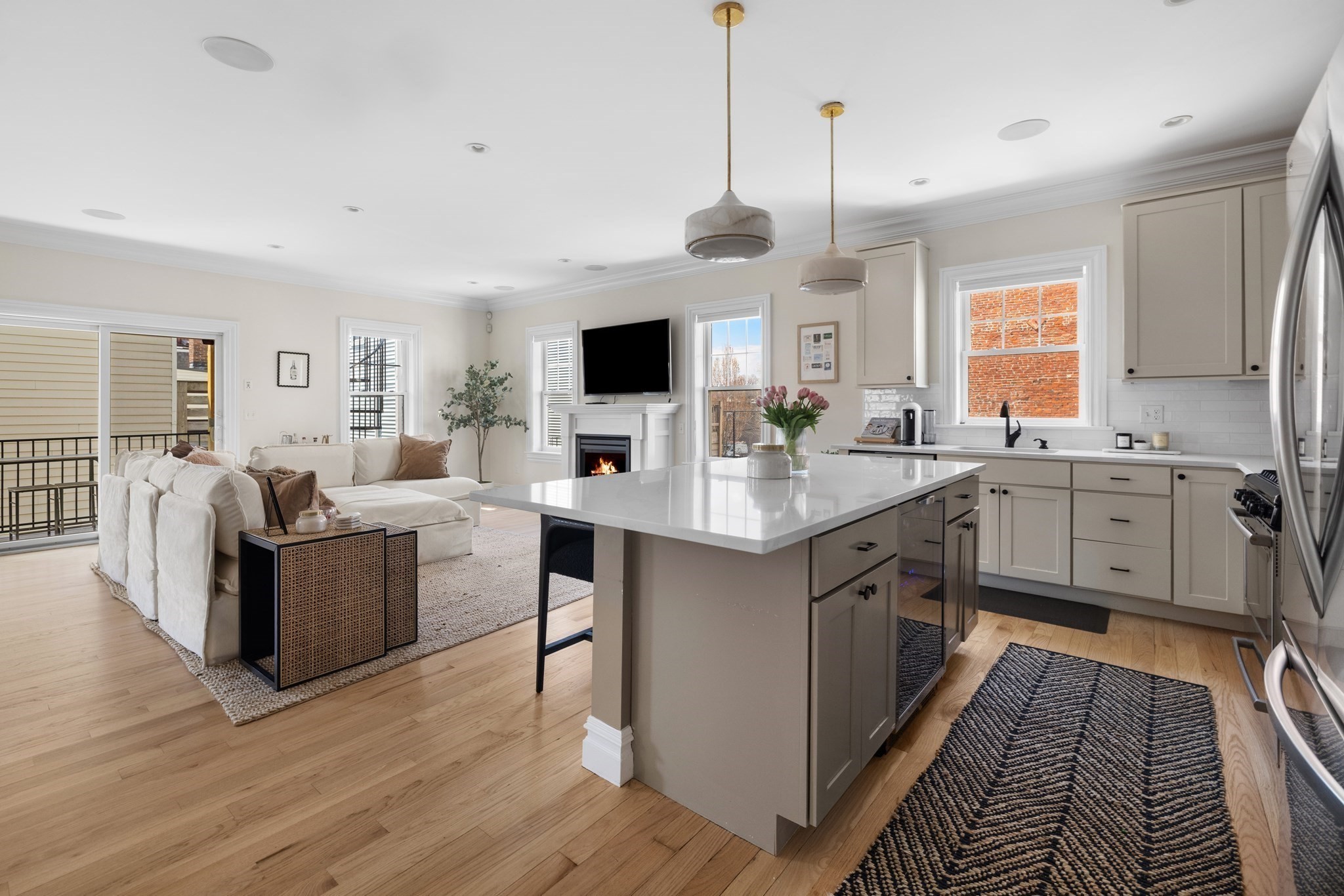 187 Gold St Unit 1, South Boston, Boston, MA 02127