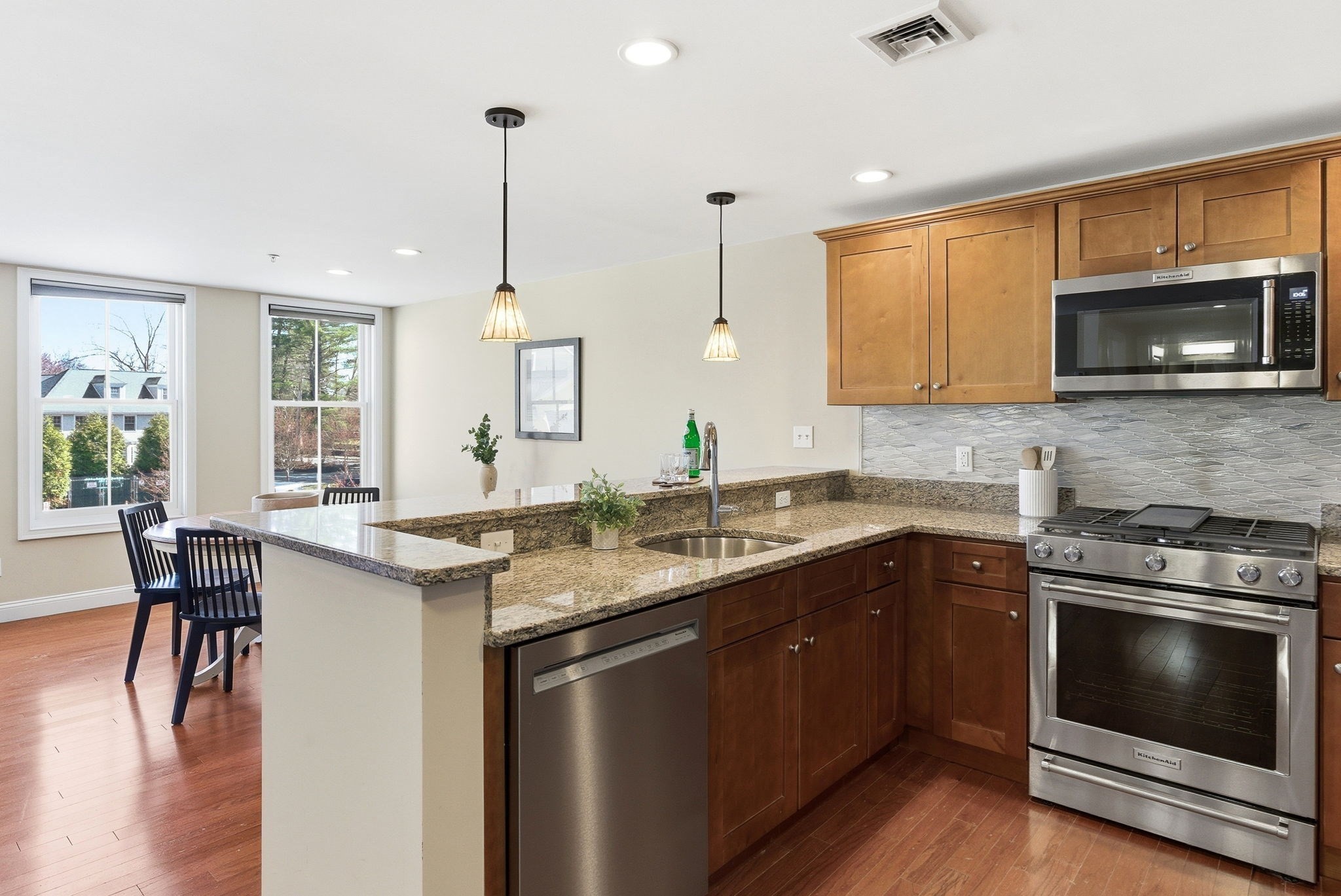 70 Great Rd Unit G, Bedford, MA 01730