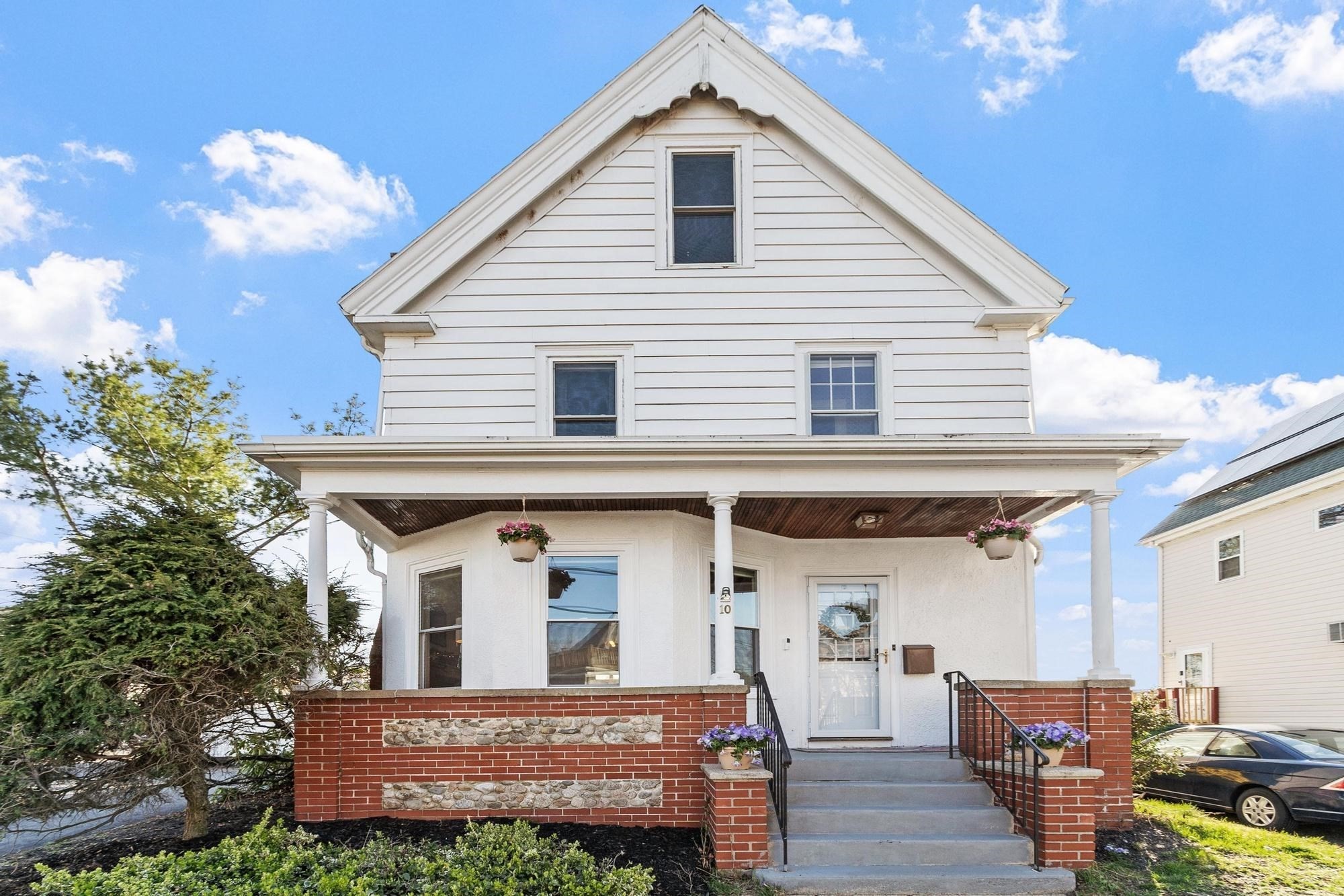 10 Lake View Pl, Lynn, MA 01904