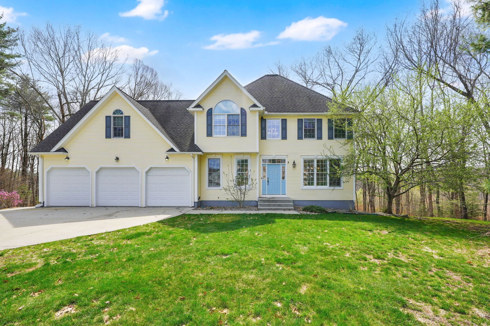 75 Spruce Cir, Agawam, MA 01030