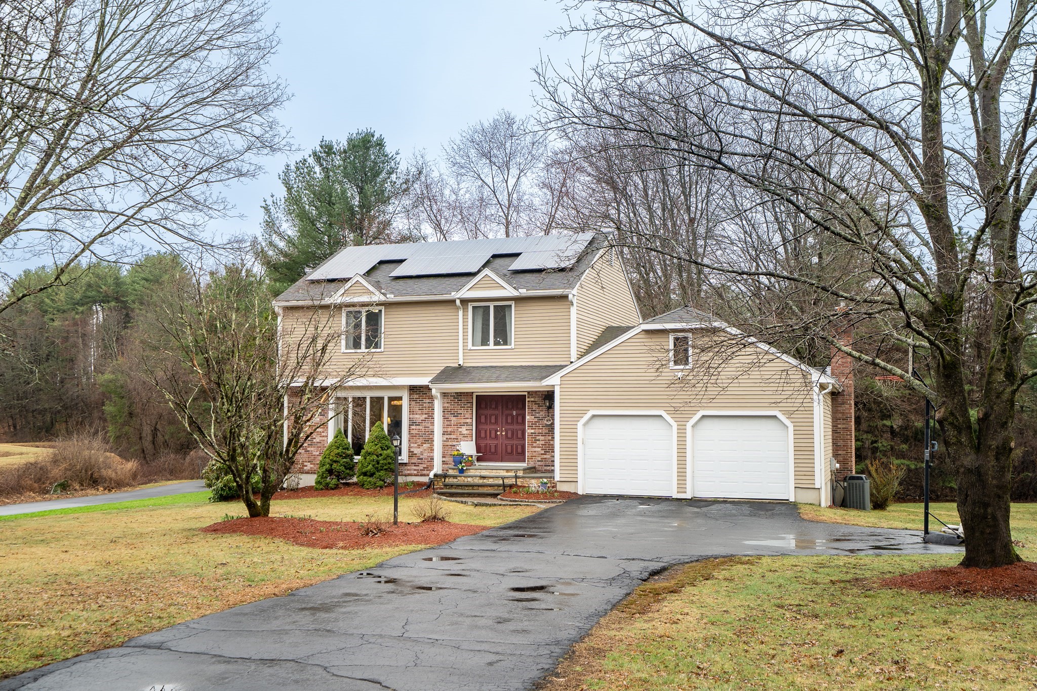 6 Flanagan Dr, Framingham, MA 01701