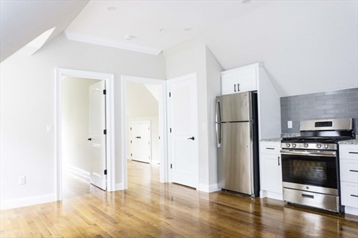 9-11 Woodside Avenue, Apt 3
