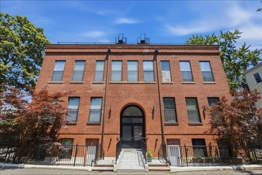 11 Wyman St, Apt 2B