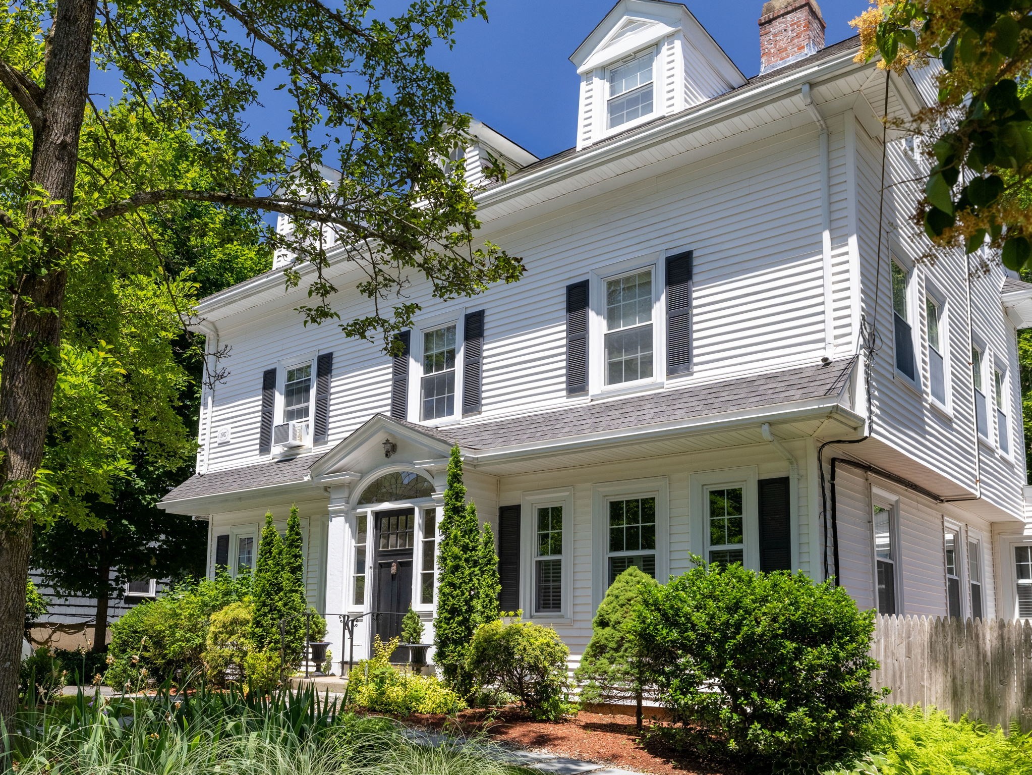 12 Appleby Rd Unit 2L, Wellesley, MA 02482