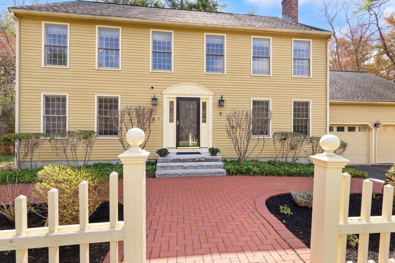 5 White'S Pond Dr, Norfolk, MA 02056