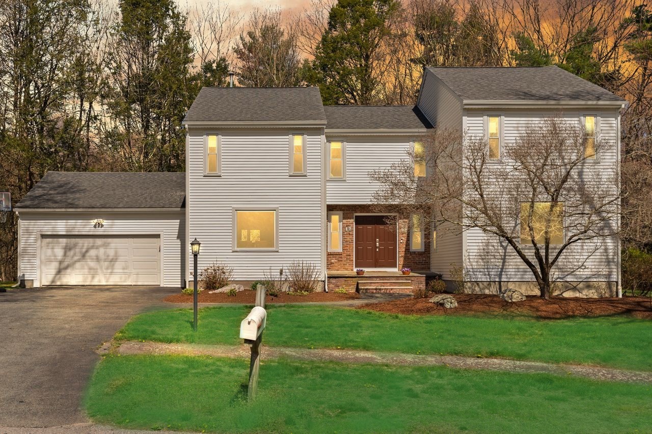 17 Niantic Rd, Sharon, MA 02067