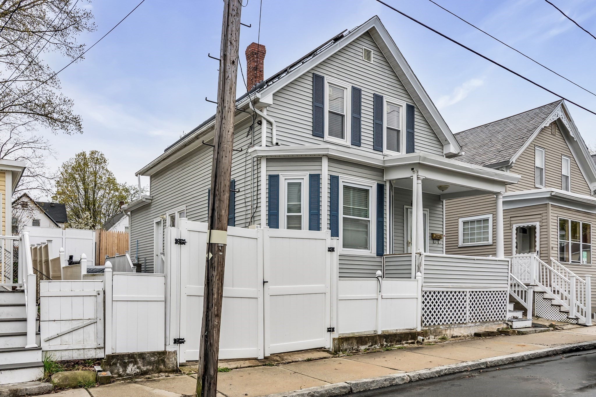 42 D St, Lowell, MA 01851