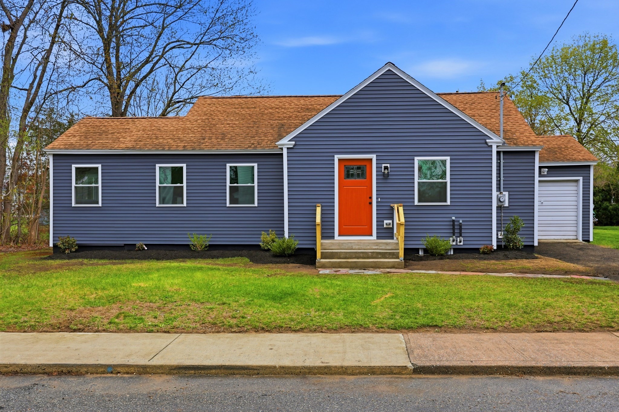 63 Charles St, Palmer, MA 01080