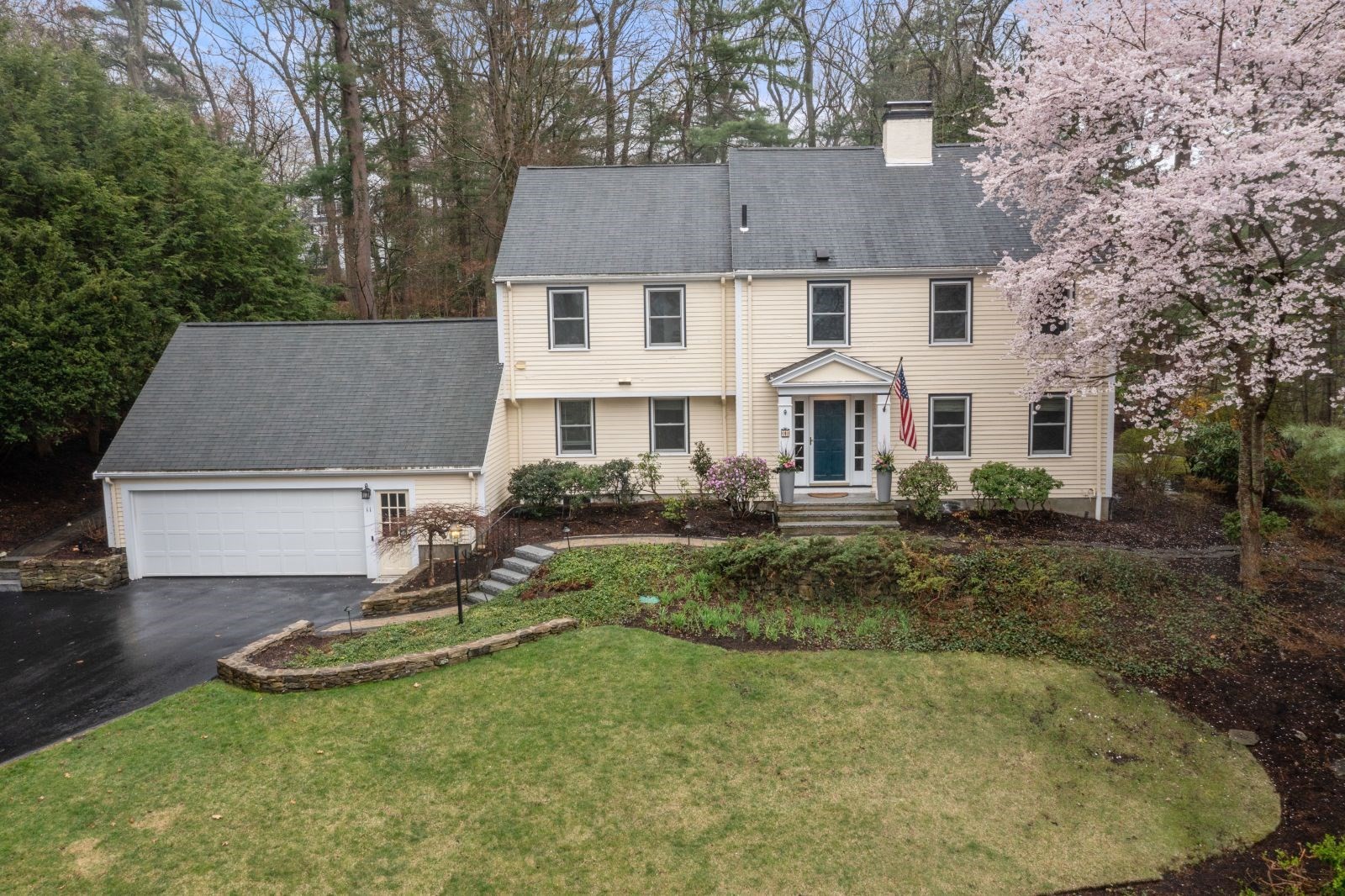 11 Sterling Rd, Wellesley, MA 02482