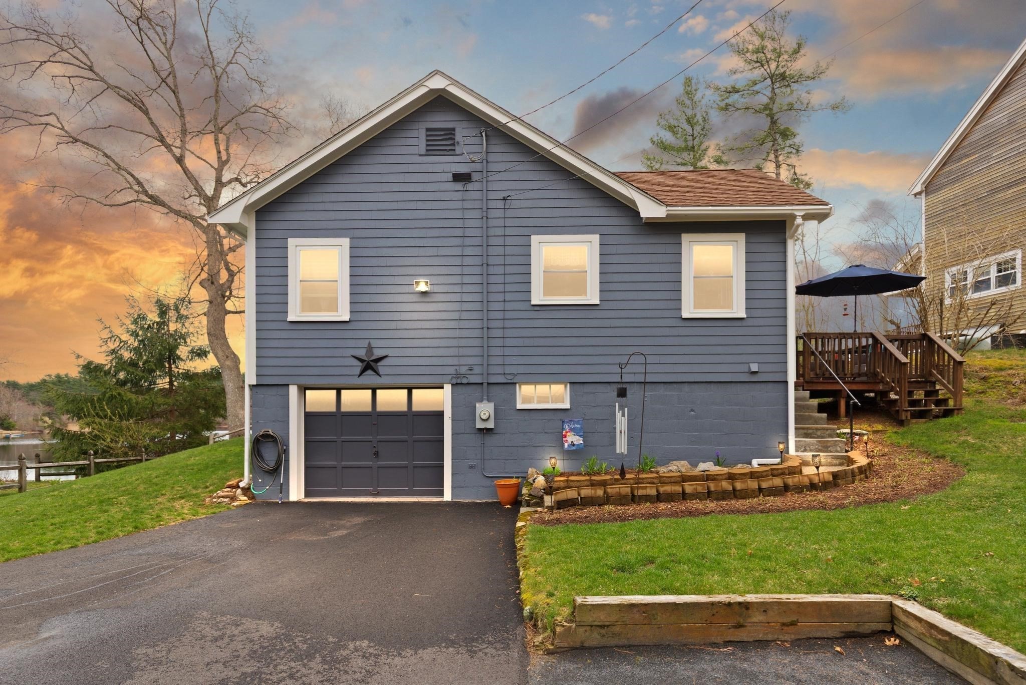 104 W Pond Rd, Plymouth, MA 02360