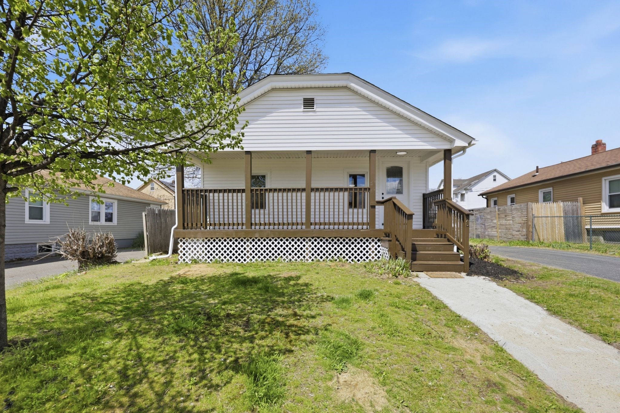 20 Conklin St, Springfield, MA 01109