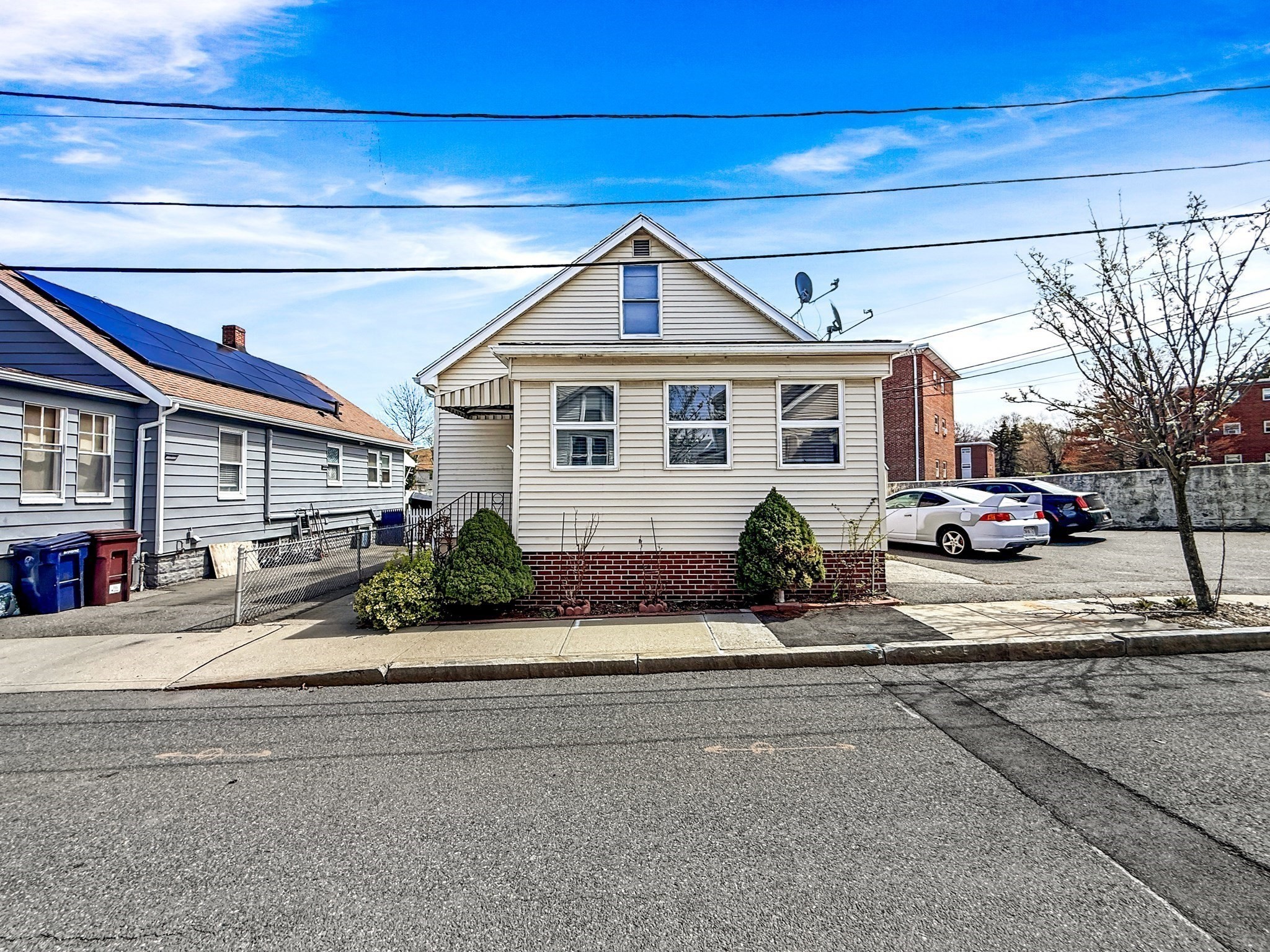14 Oak Ter, Everett, MA 02149