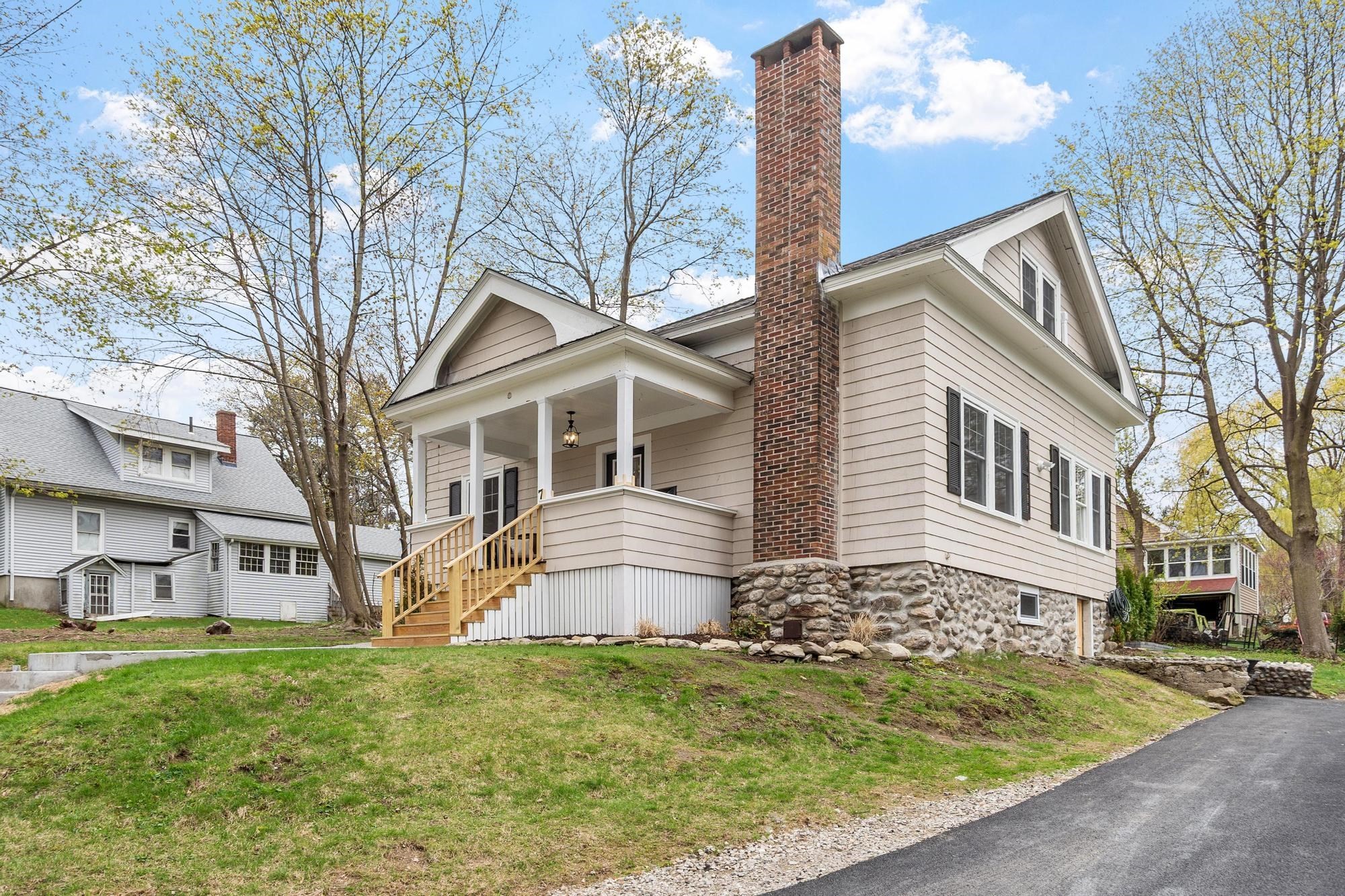 7 Albemarle St, Worcester, MA 01605