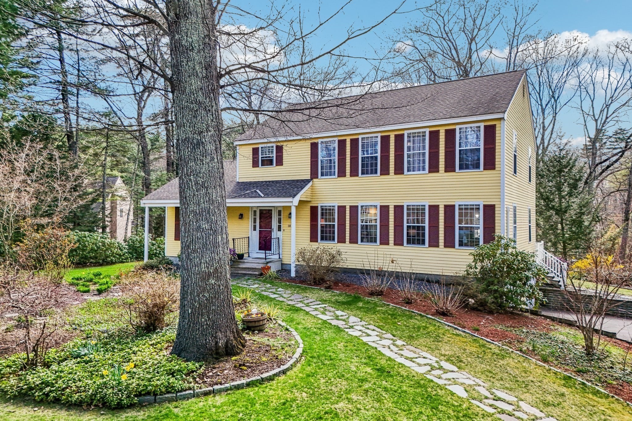 10 Wildwood Rd, Stow, MA 01775