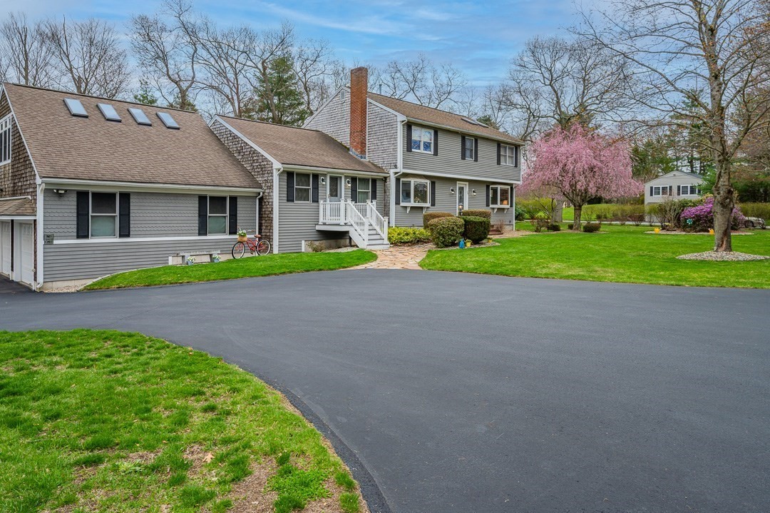 39 Dwelley Ave, Hanover, MA 02339