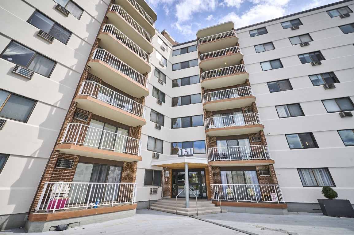 151 Coolidge Ave Unit 404, Watertown, MA 02472