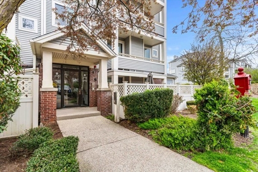 200 Falls Blvd., Apt B208