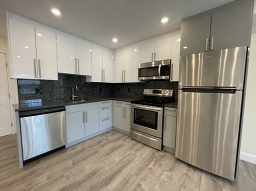 1028 Commonwealth Ave, Apt 204