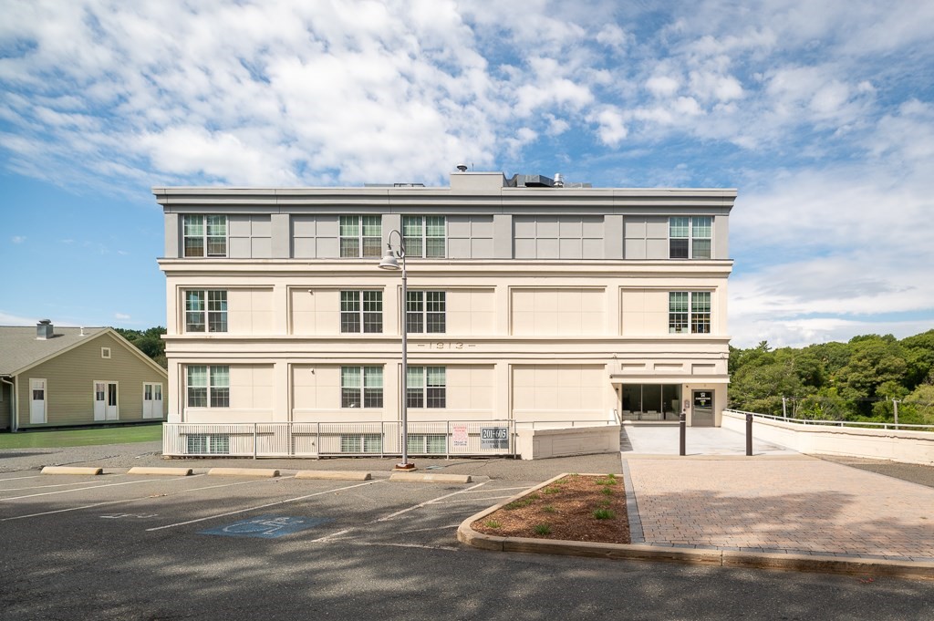 24 Cobblestone Lane Unit 401, Gloucester, MA 01930