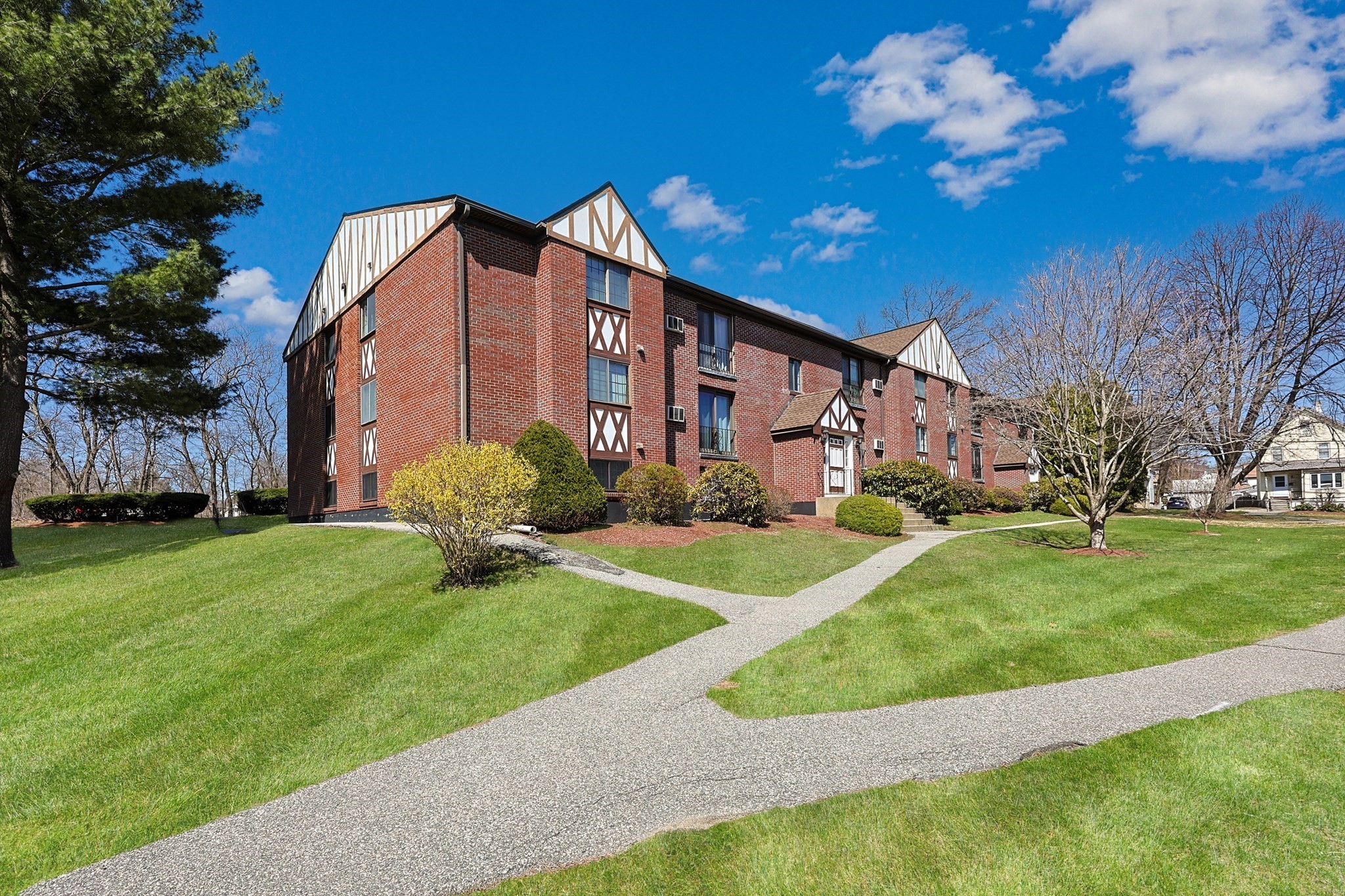 1229 Lawrence St Unit 303, Lowell, MA 01852