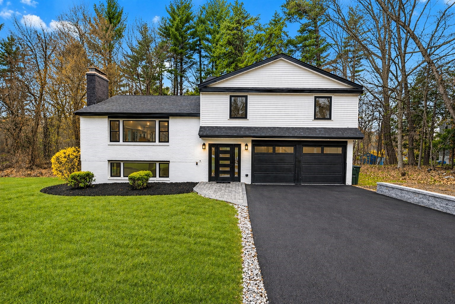 1 Hunter Dr, Andover, MA 01810