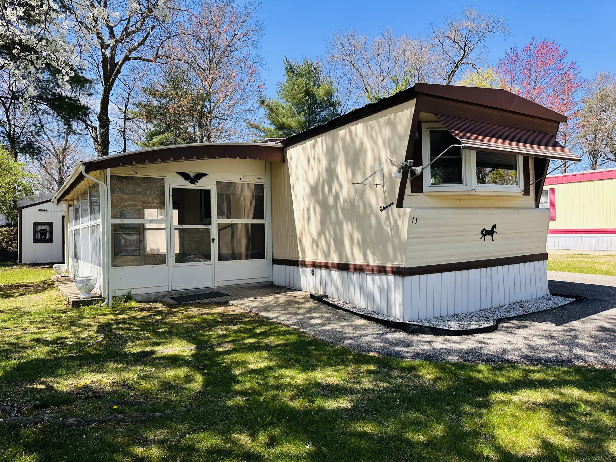 11 Lamplighter Ln, Springfield, MA 01119