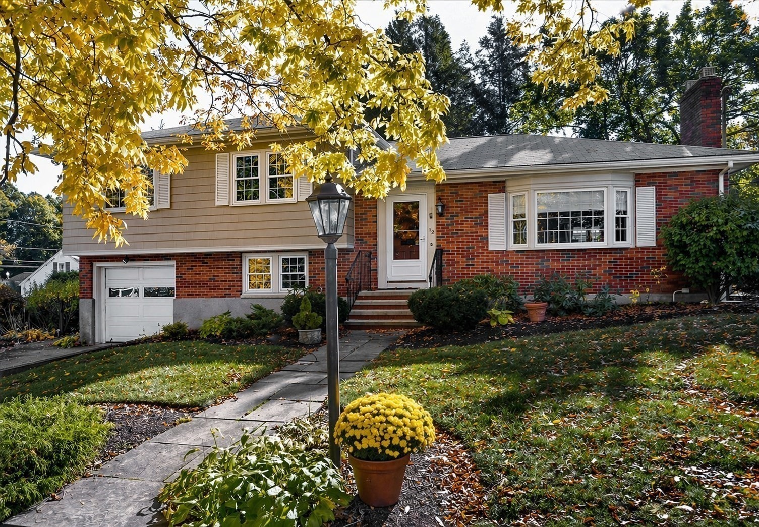 12 Oak Ridge Cir, Weymouth, MA 02188