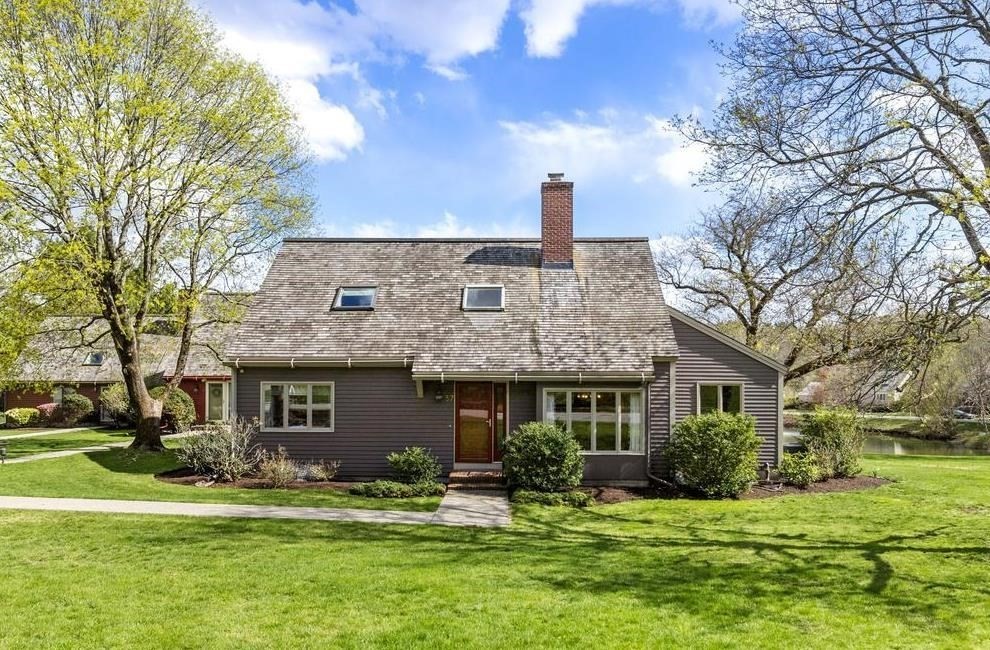 37 Potter Pond Unit 37, Lexington, MA 02421